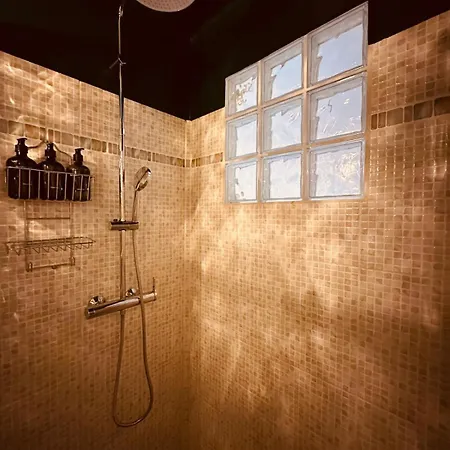 Appartement Evasion Room, L'enchantee Avec Balneo, *