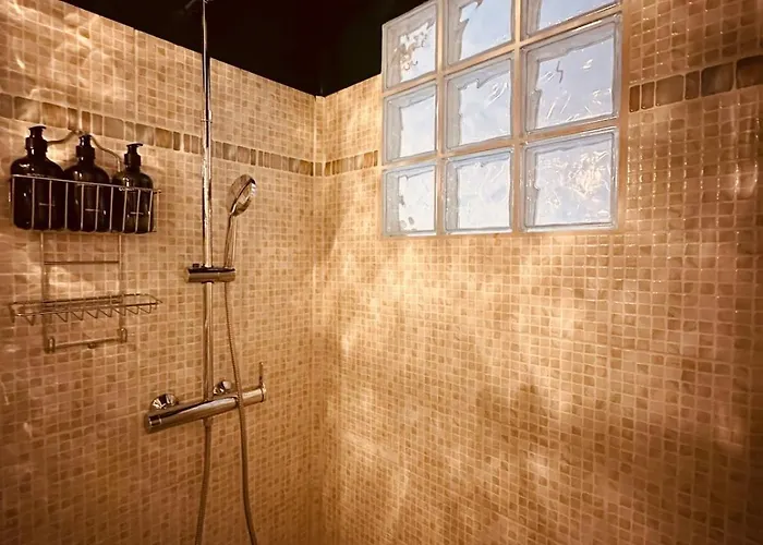 Appartement Evasion Room, L'enchantee Avec Balneo, *